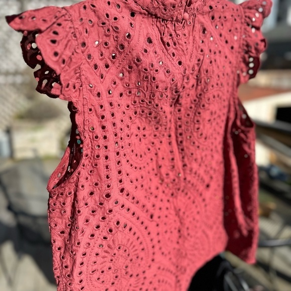 L Banana Republic cranberry eyelet cotton top w high collar and flare sleeves - Picture 6 of 6